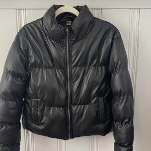 Double Zero Black Puffer Jacket in Women’s size S. Like new